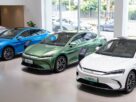 BYD King vs Toyota Corolla Hybrid comparativo de sedãs médios híbridos em 2026